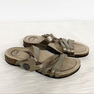 Abeo | Gold Leather Strappy Comfort Sandal 9.5